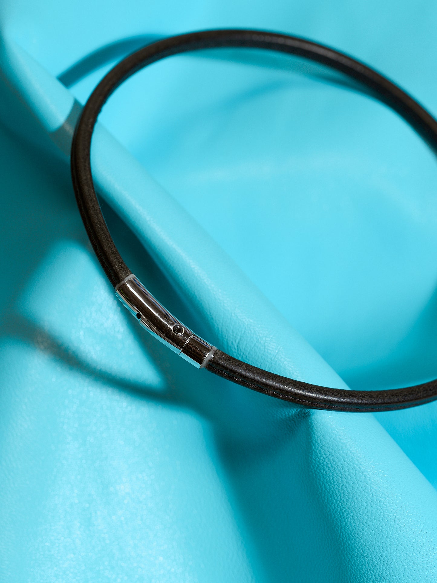 The Lockable Peek-A-Boo | Leather Day Collar