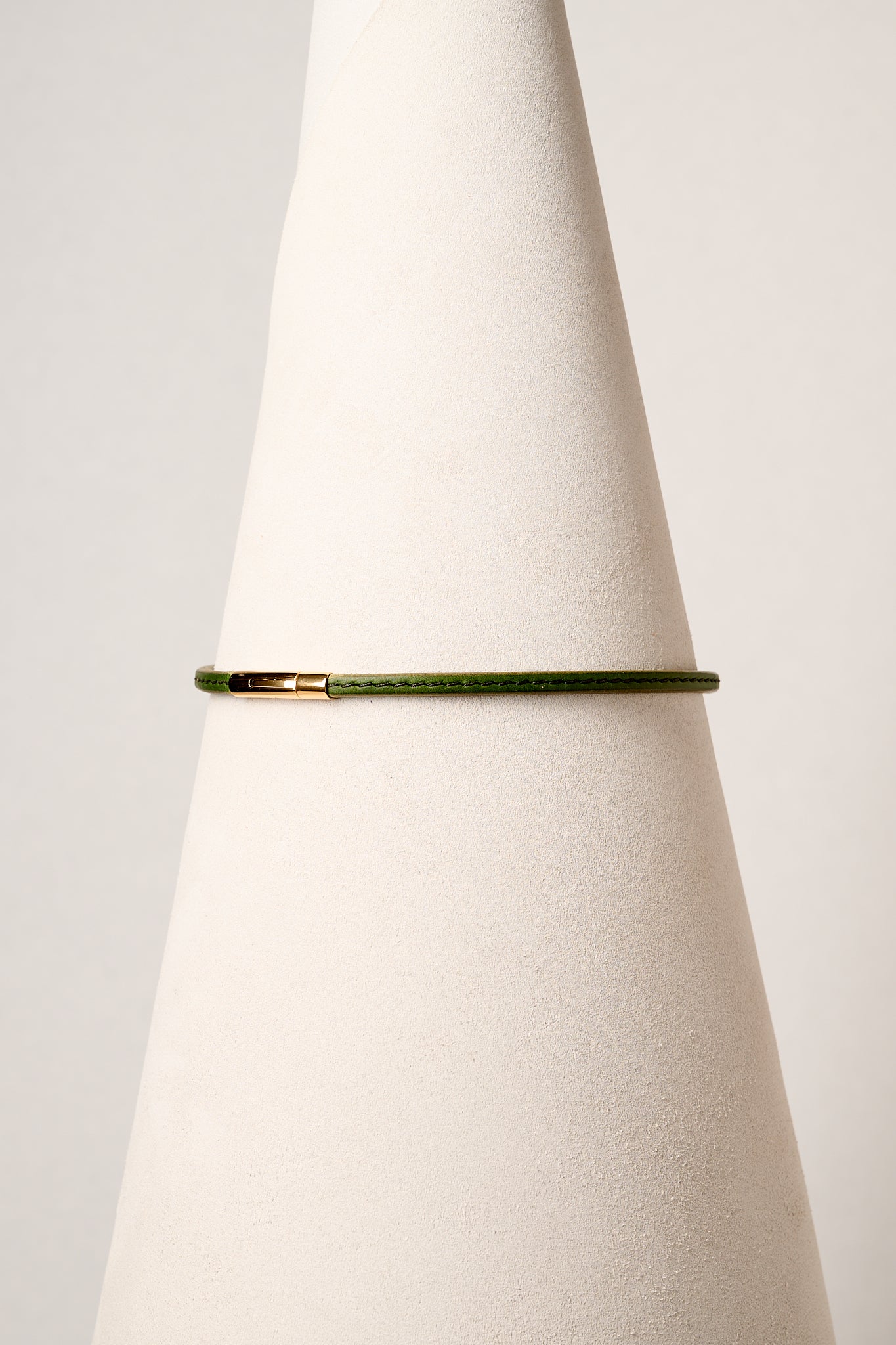 The Peek-A-Boo | Leather Day Collar