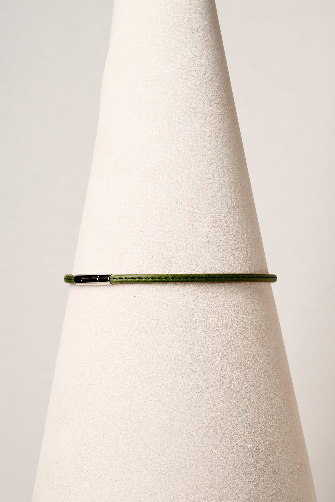 The Peek-A-Boo | Leather Day Collar