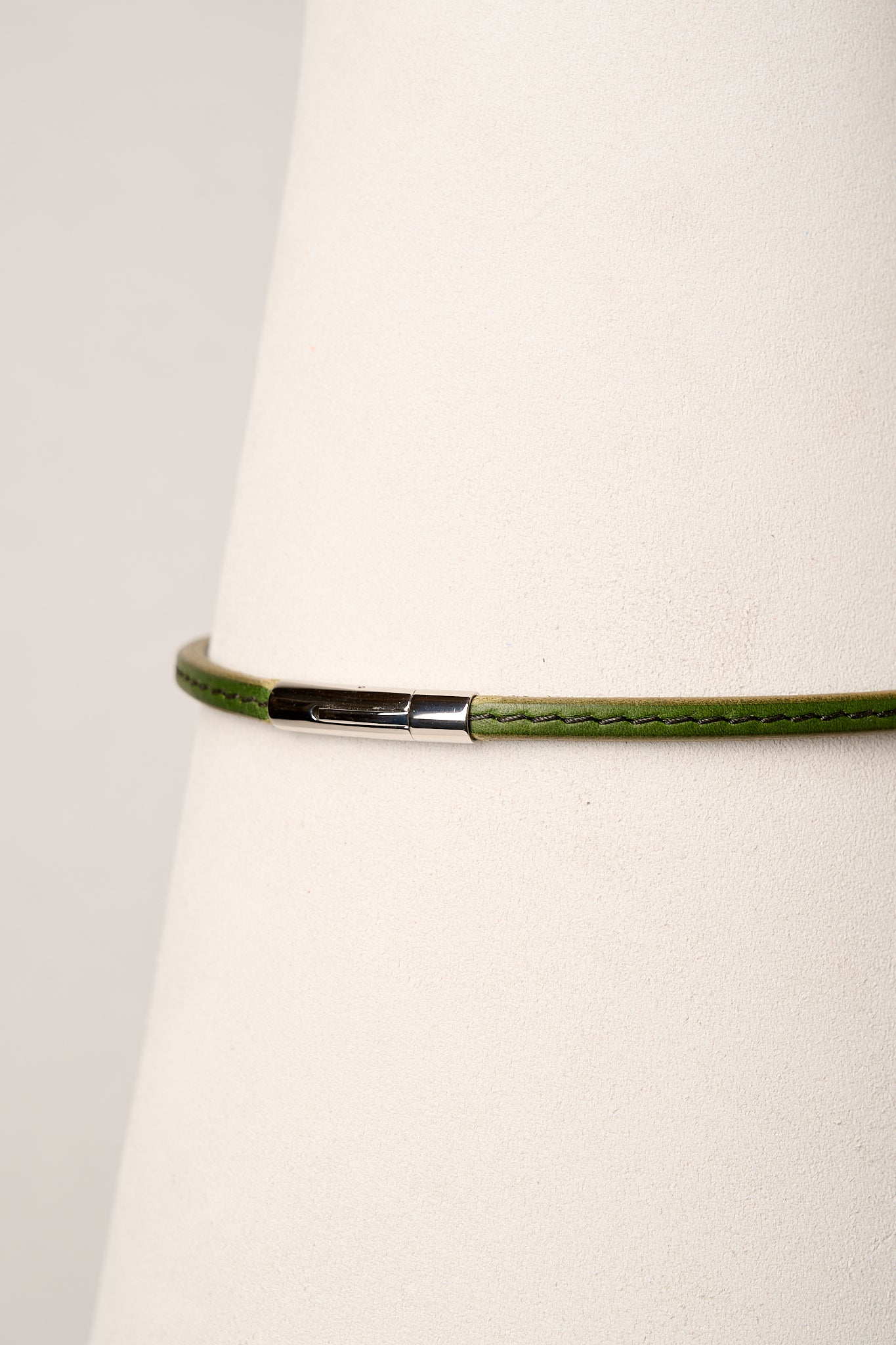 The Lockable Peek-A-Boo | Leather Day Collar