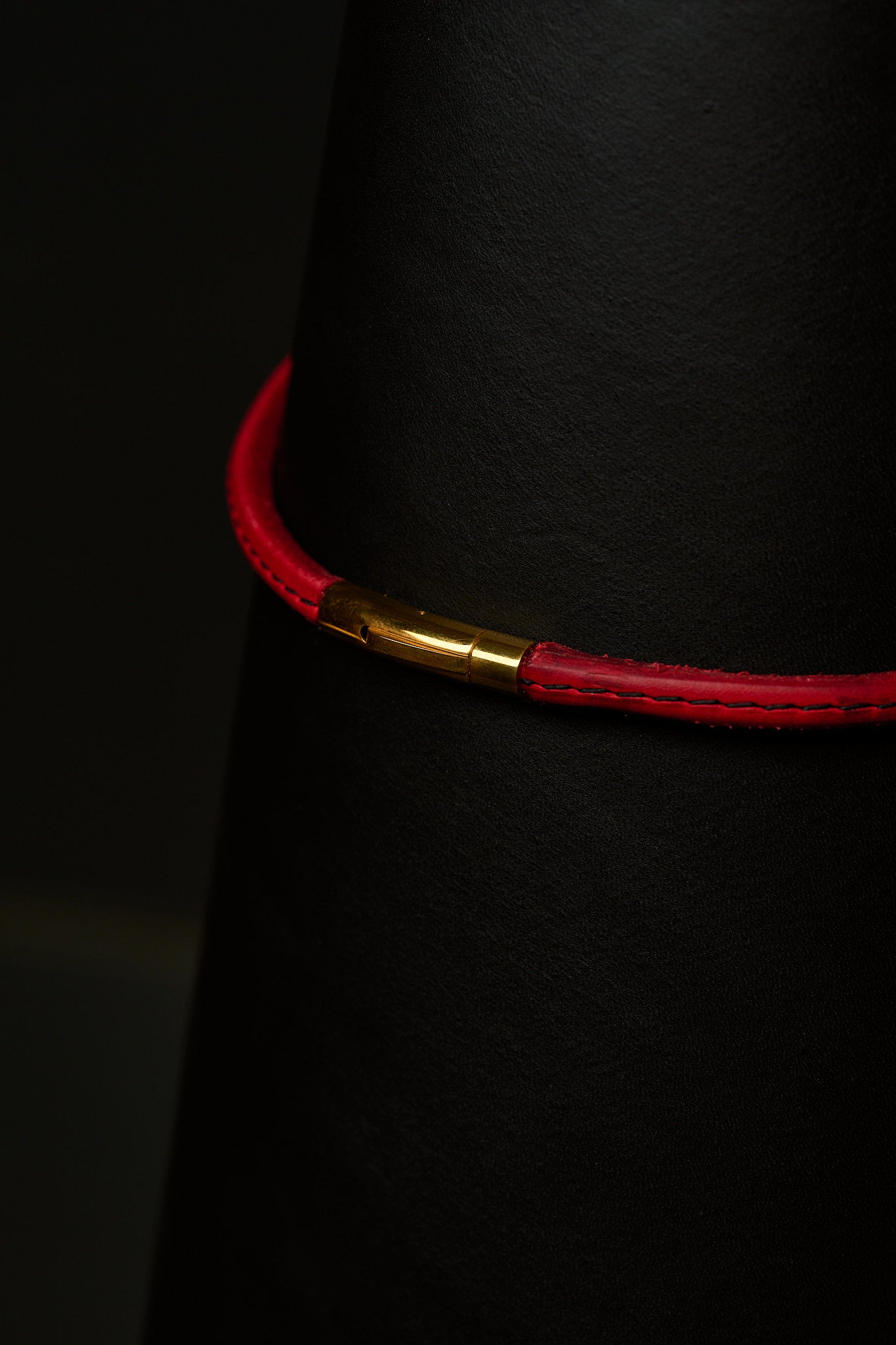 The Peek-A-Boo | Leather Day Collar